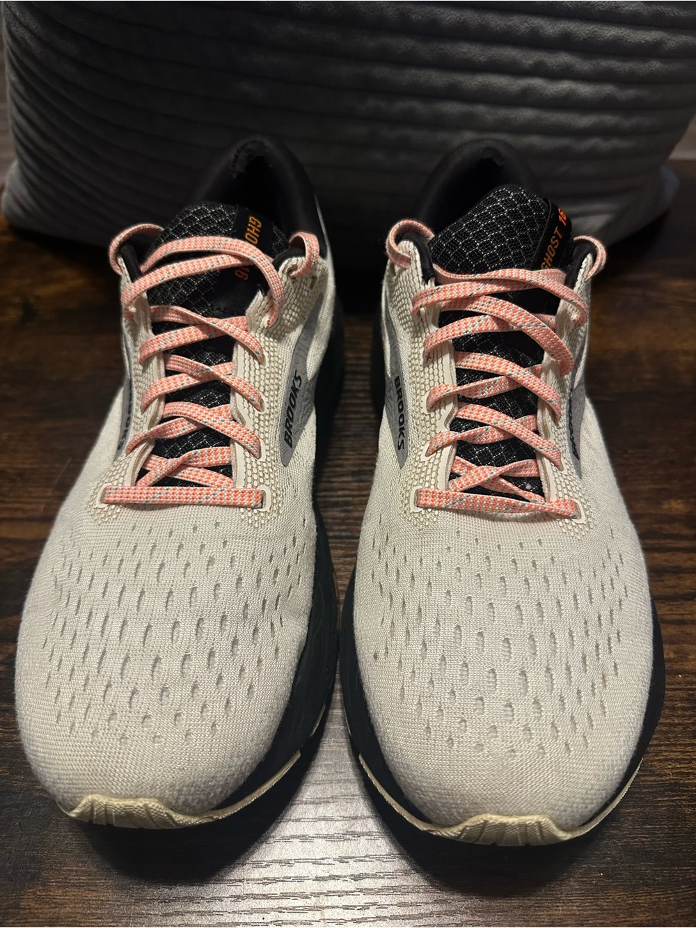 Brooks ghost Women’s Running Shoes - Light Gray with Pink Laces